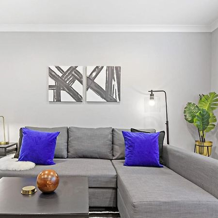 Sophisticated Studio Apartment With Modern Kitchen - Oakdale Od2 Rep Chicago Extérieur photo