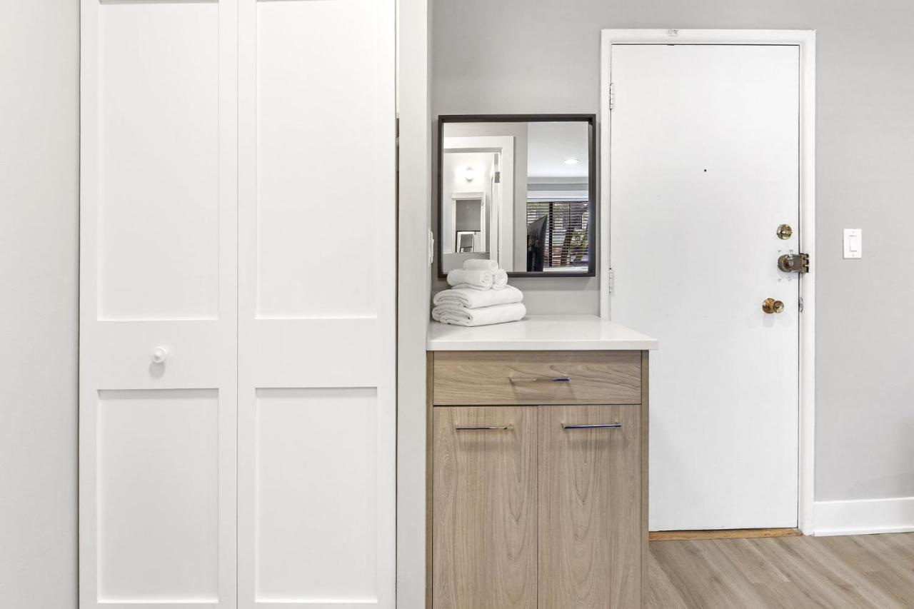 Sophisticated Studio Apartment With Modern Kitchen - Oakdale Od2 Rep Chicago Extérieur photo